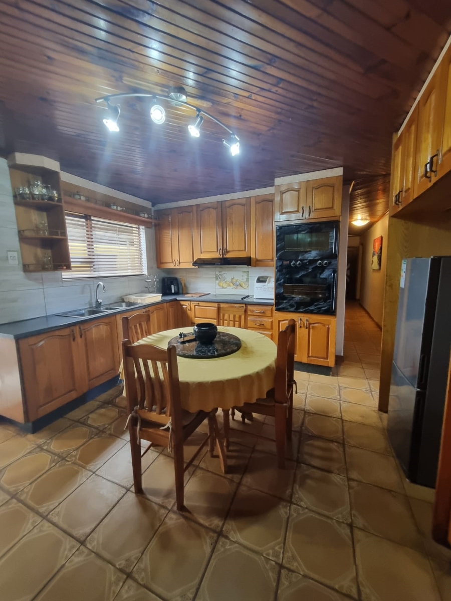 4 Bedroom Property for Sale in Kwa Nobuhle Eastern Cape